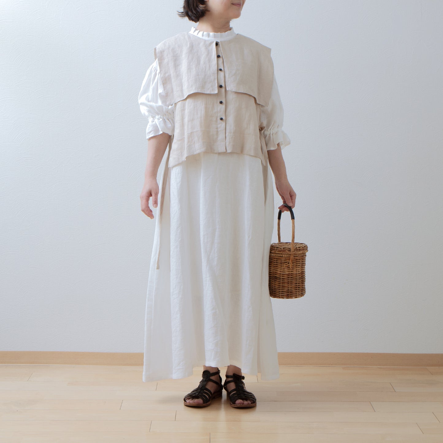 Square collar linen vest/beige