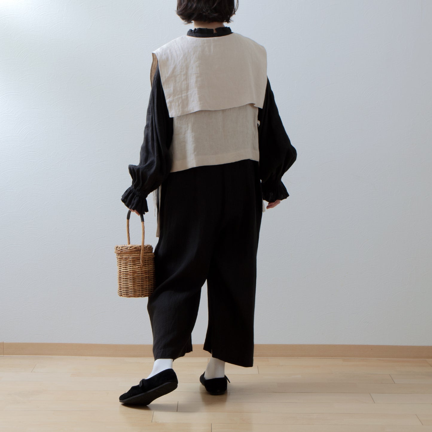 Square collar linen vest/beige