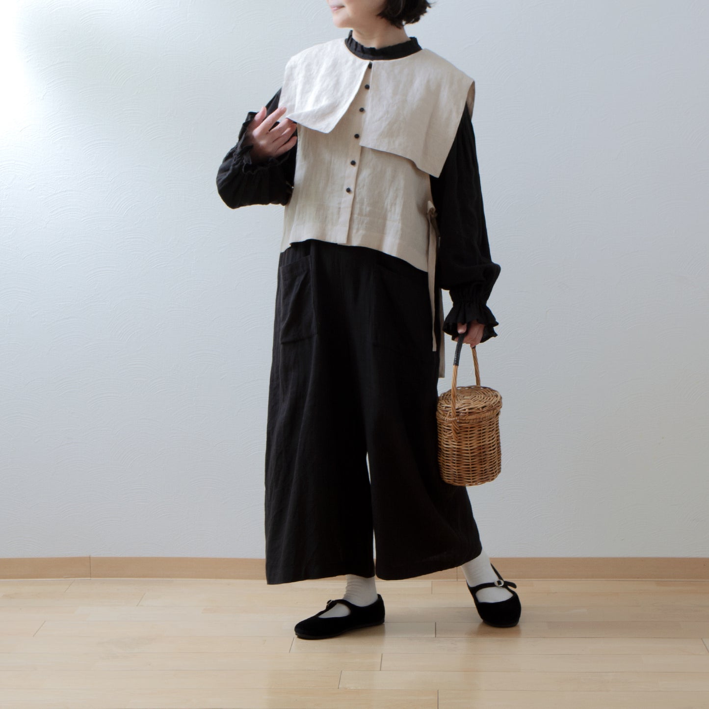 Square collar linen vest/beige