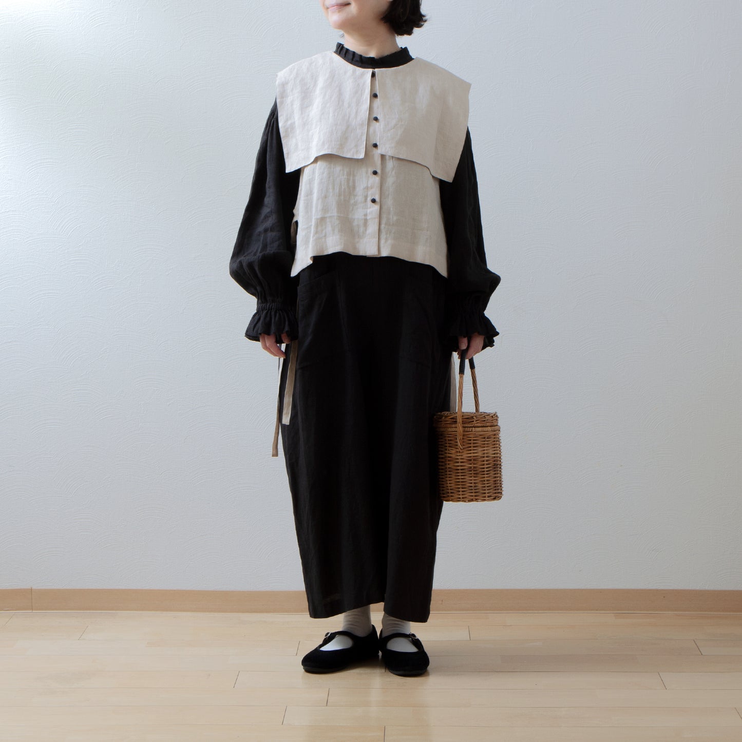 Square collar linen vest/beige