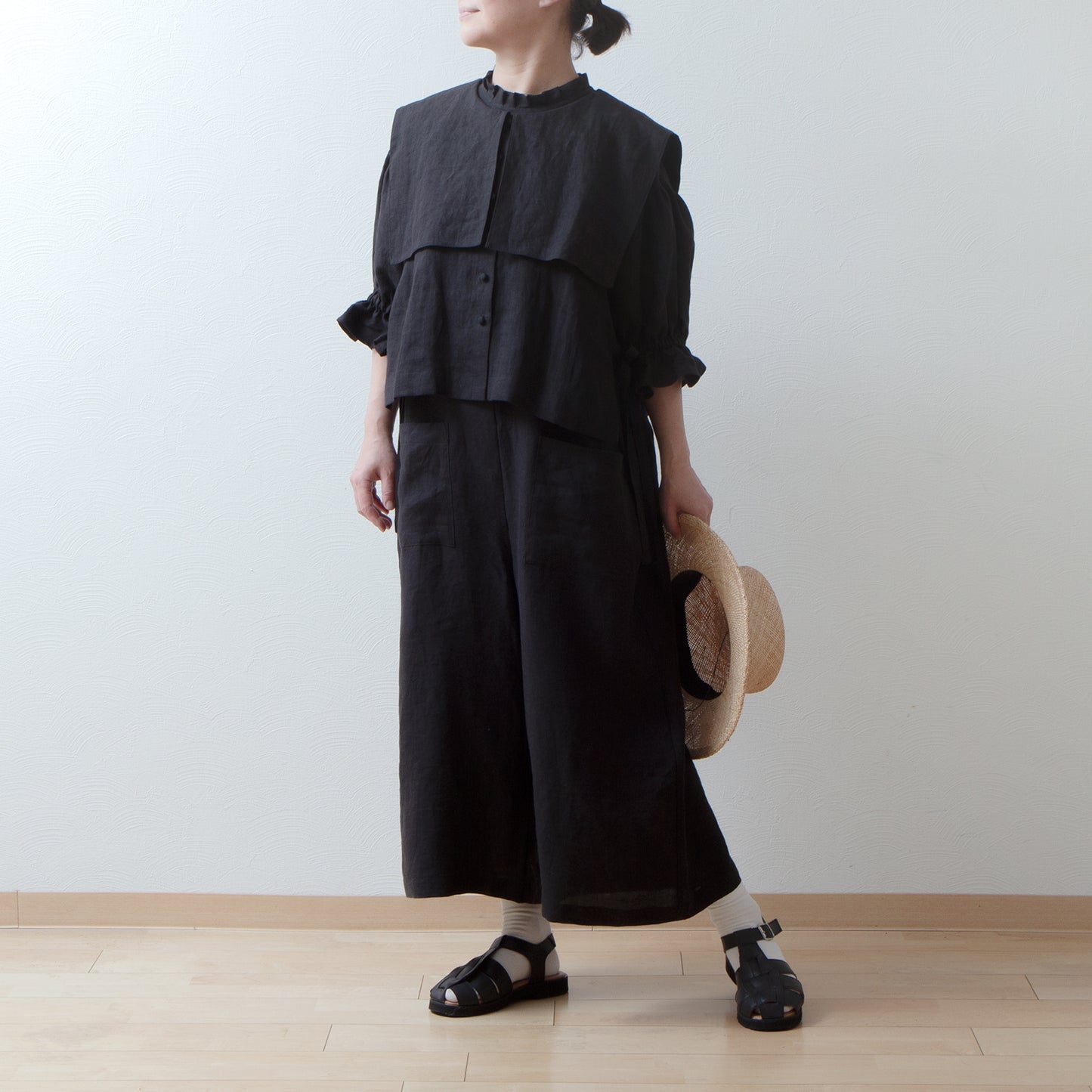 Tuck frill collar gathered half sleeve linen all-in-one/black