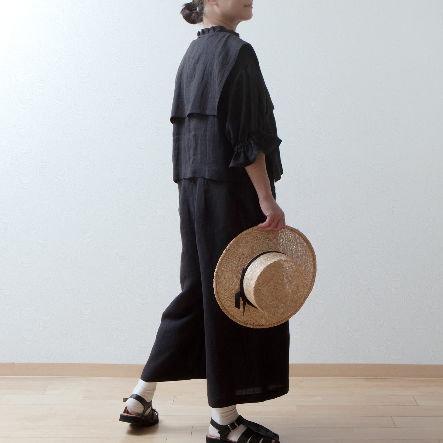 Tuck frill collar gathered half sleeve linen all-in-one/black
