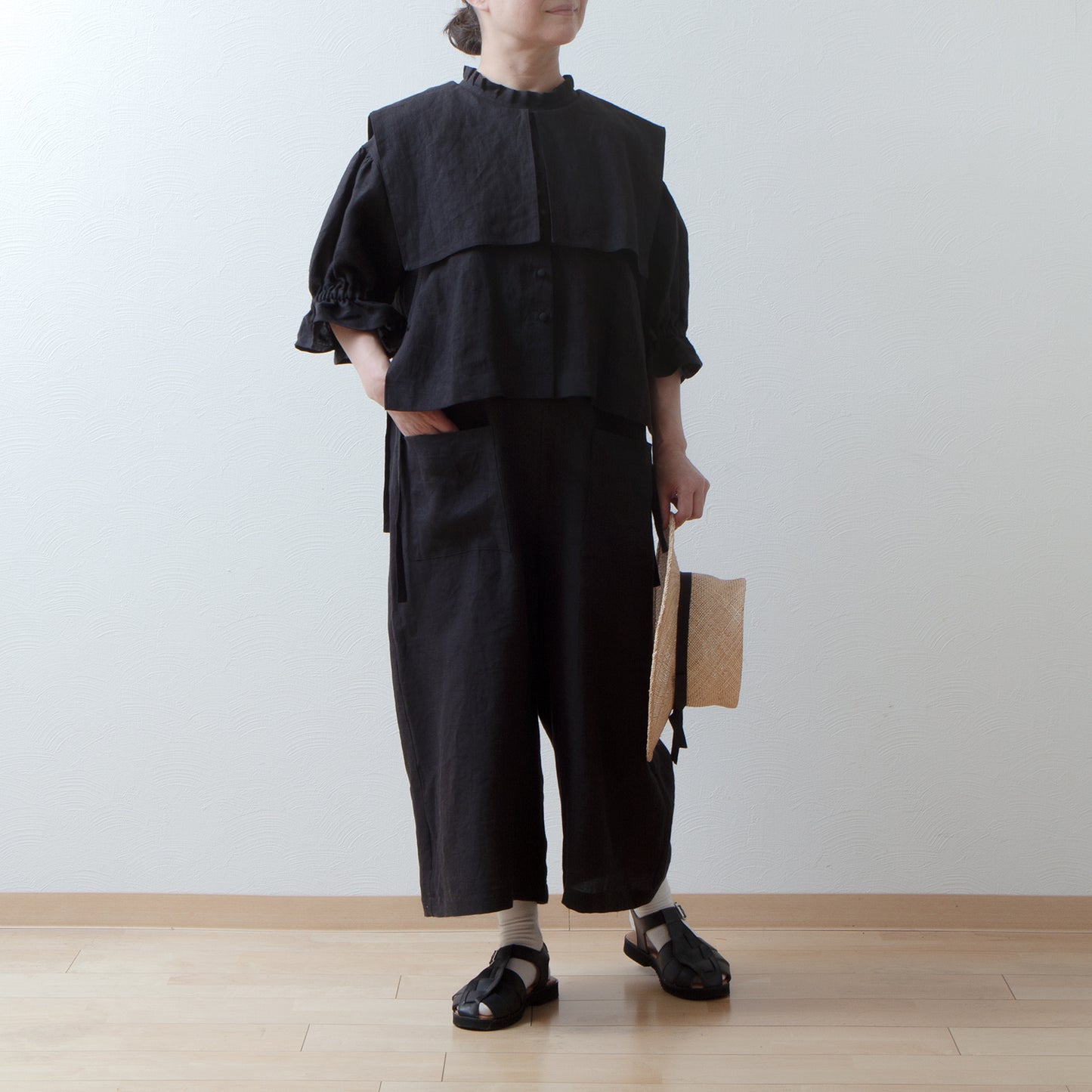 Tuck frill collar gathered half sleeve linen all-in-one/black