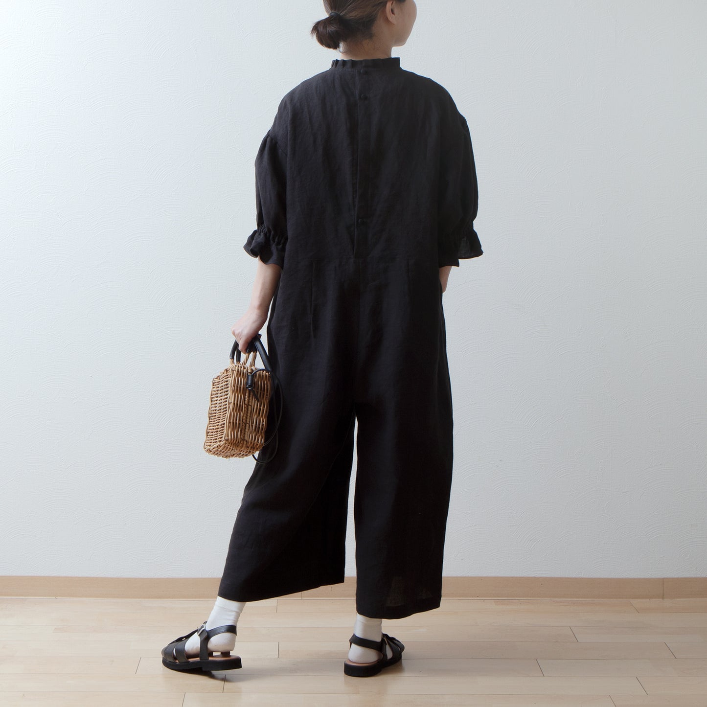 Tuck frill collar gathered half sleeve linen all-in-one/black
