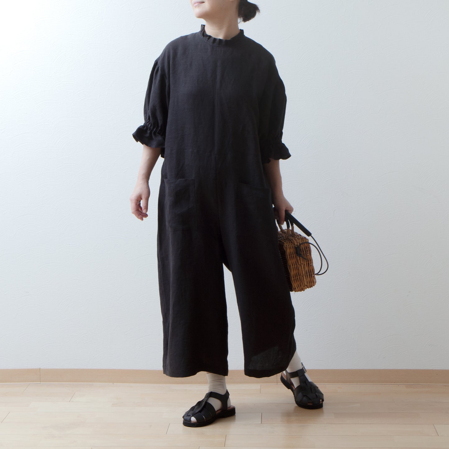 Tuck frill collar gathered half sleeve linen all-in-one/black