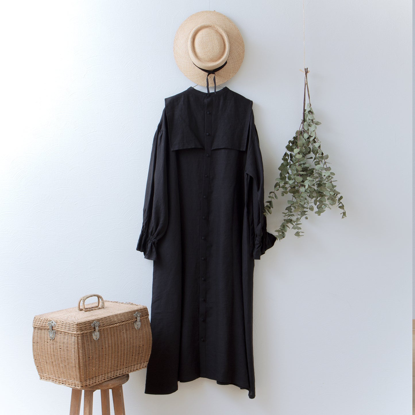 疊袖亞麻連身裙/黑色