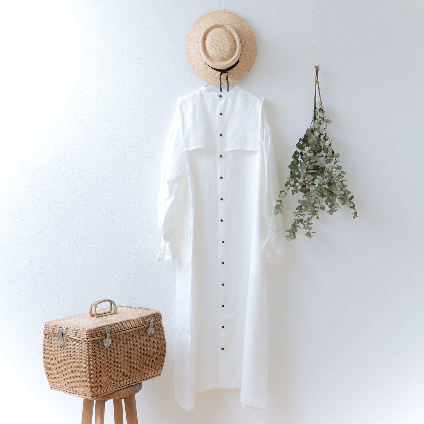 Yoke layer gathered sleeve linen dress/off white