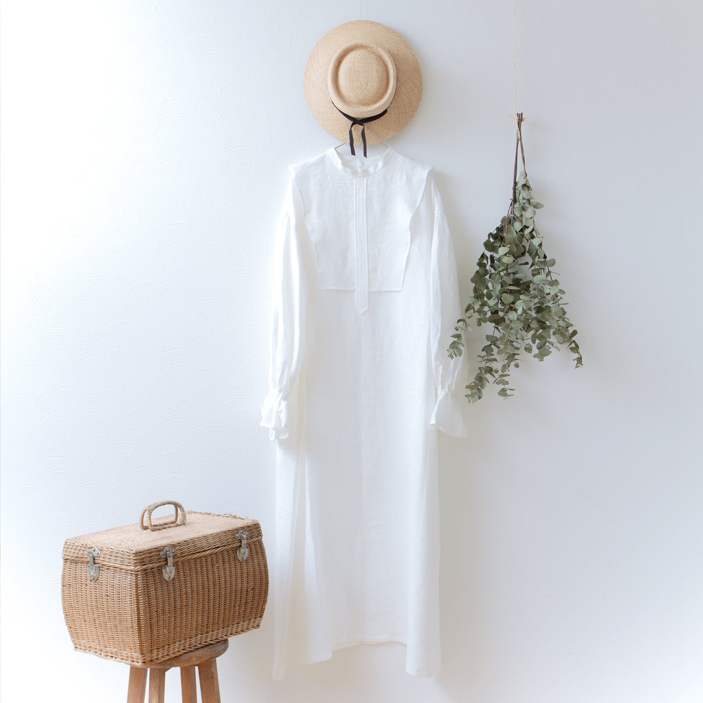 Yoke layer gathered sleeve linen dress/off white