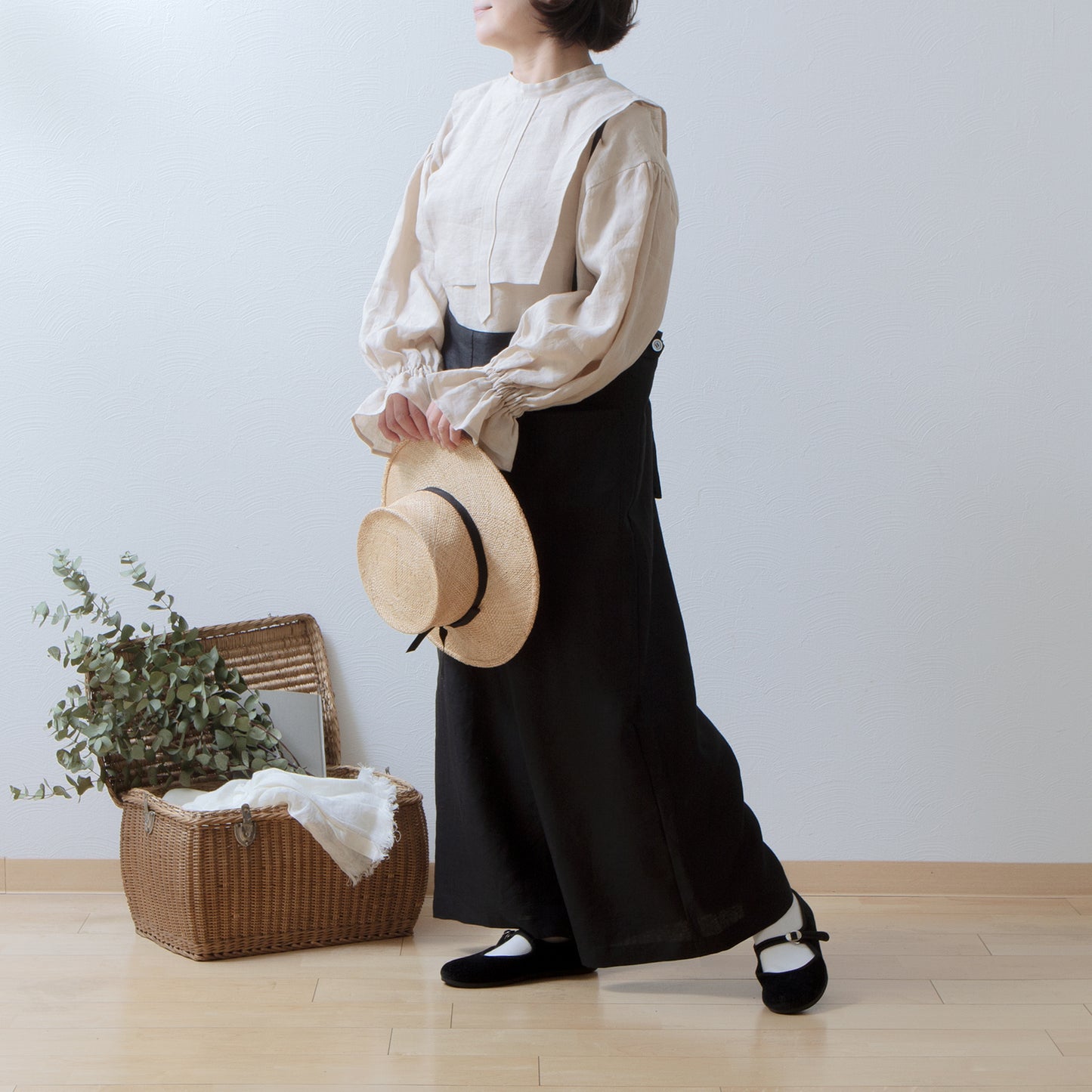 Yoke layer gathered sleeve linen blouse / beige