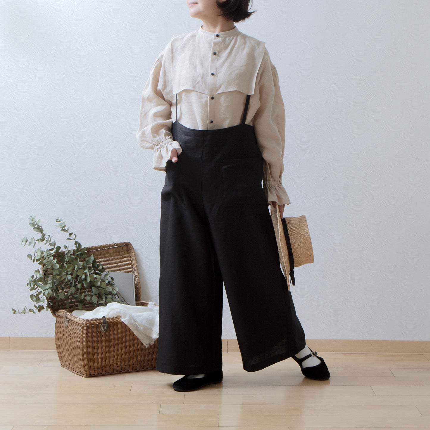 Yoke layer gathered sleeve linen blouse / beige