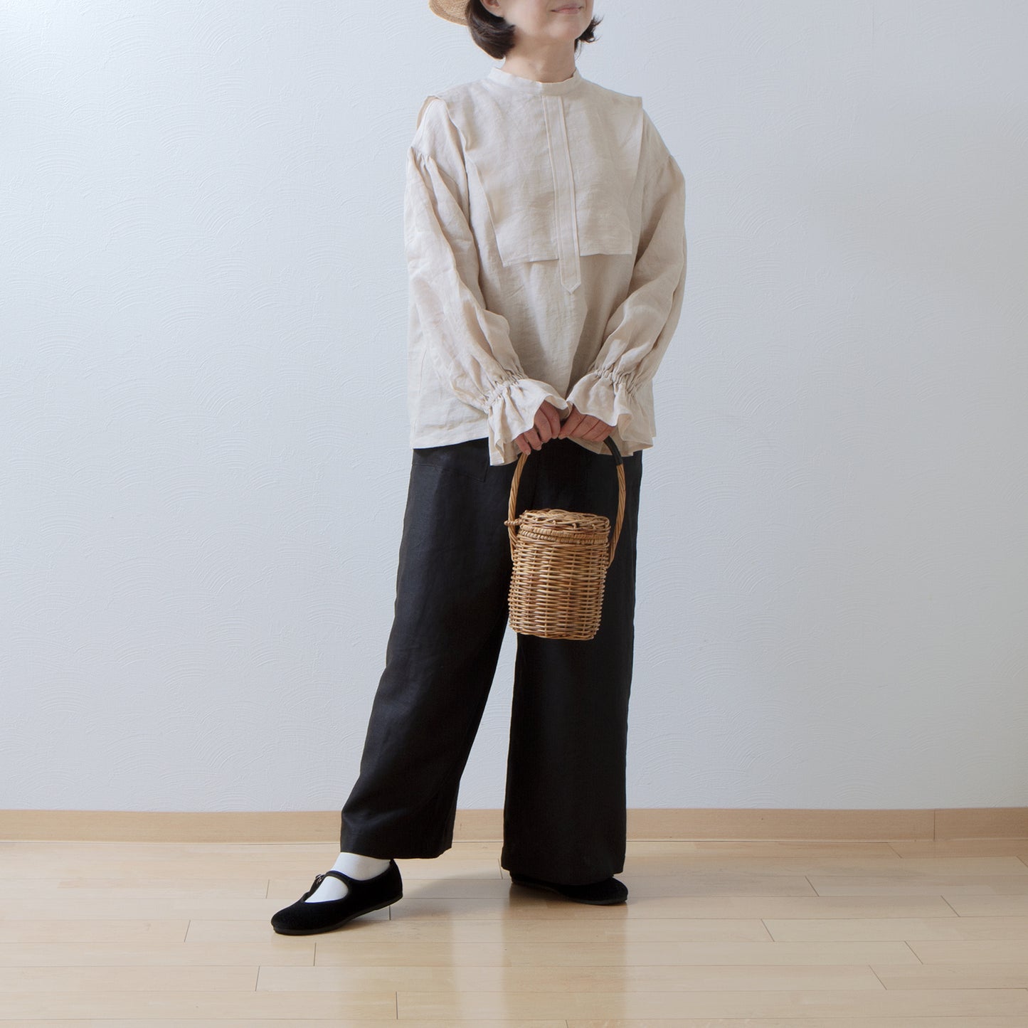 Yoke layer gathered sleeve linen blouse / beige