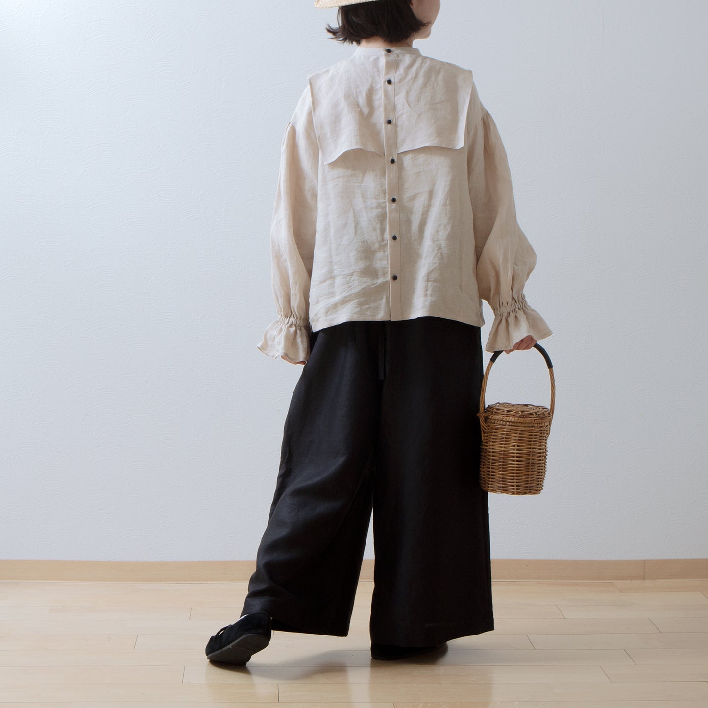 Yoke layer gathered sleeve linen blouse / beige