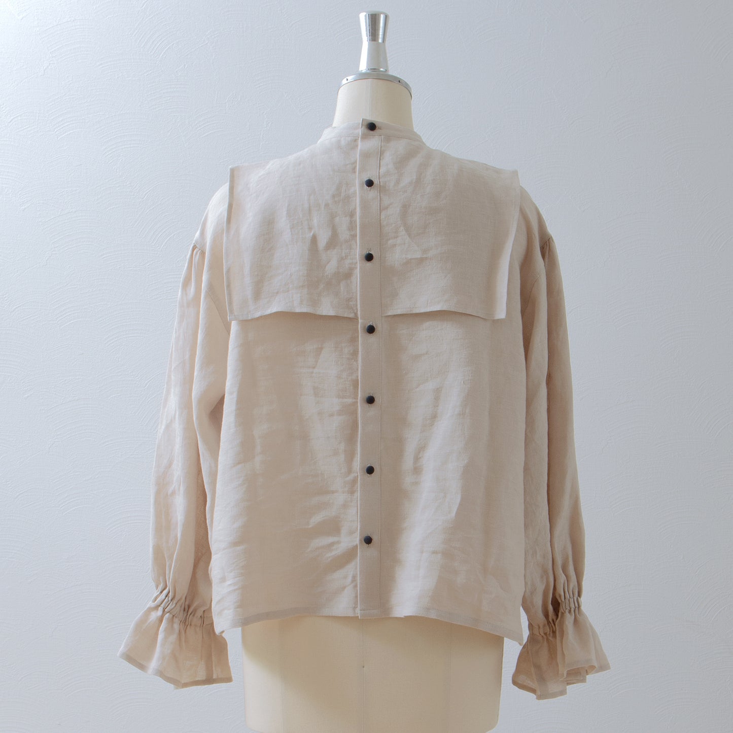 Yoke layer gathered sleeve linen blouse / beige