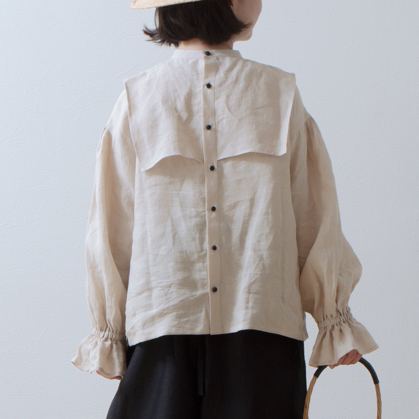 Yoke layer gathered sleeve linen blouse / beige