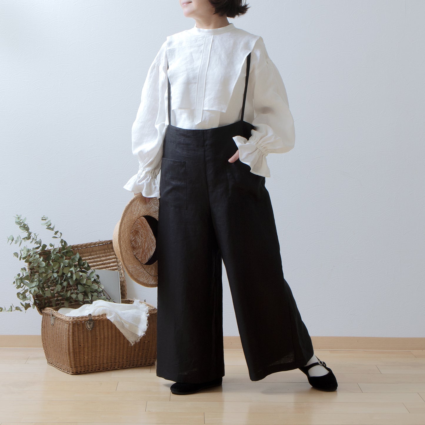 Yoke layer gathered sleeve linen blouse/off white