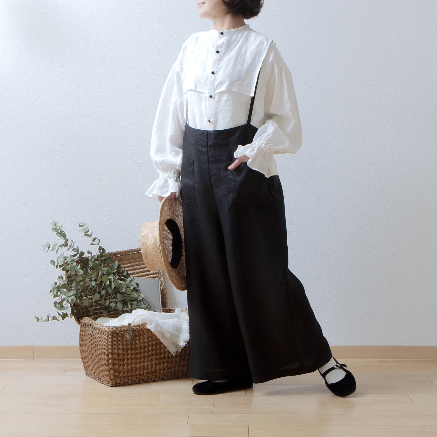 Yoke layer gathered sleeve linen blouse/off white