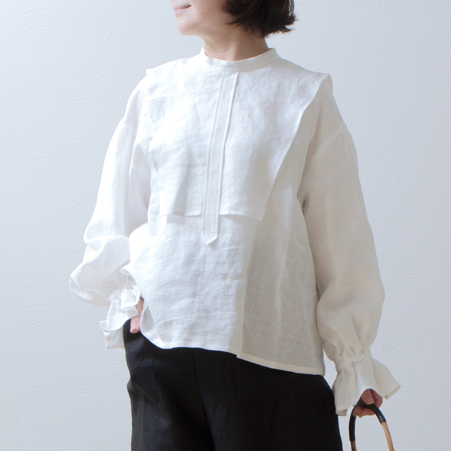 Yoke layer gathered sleeve linen blouse/off white