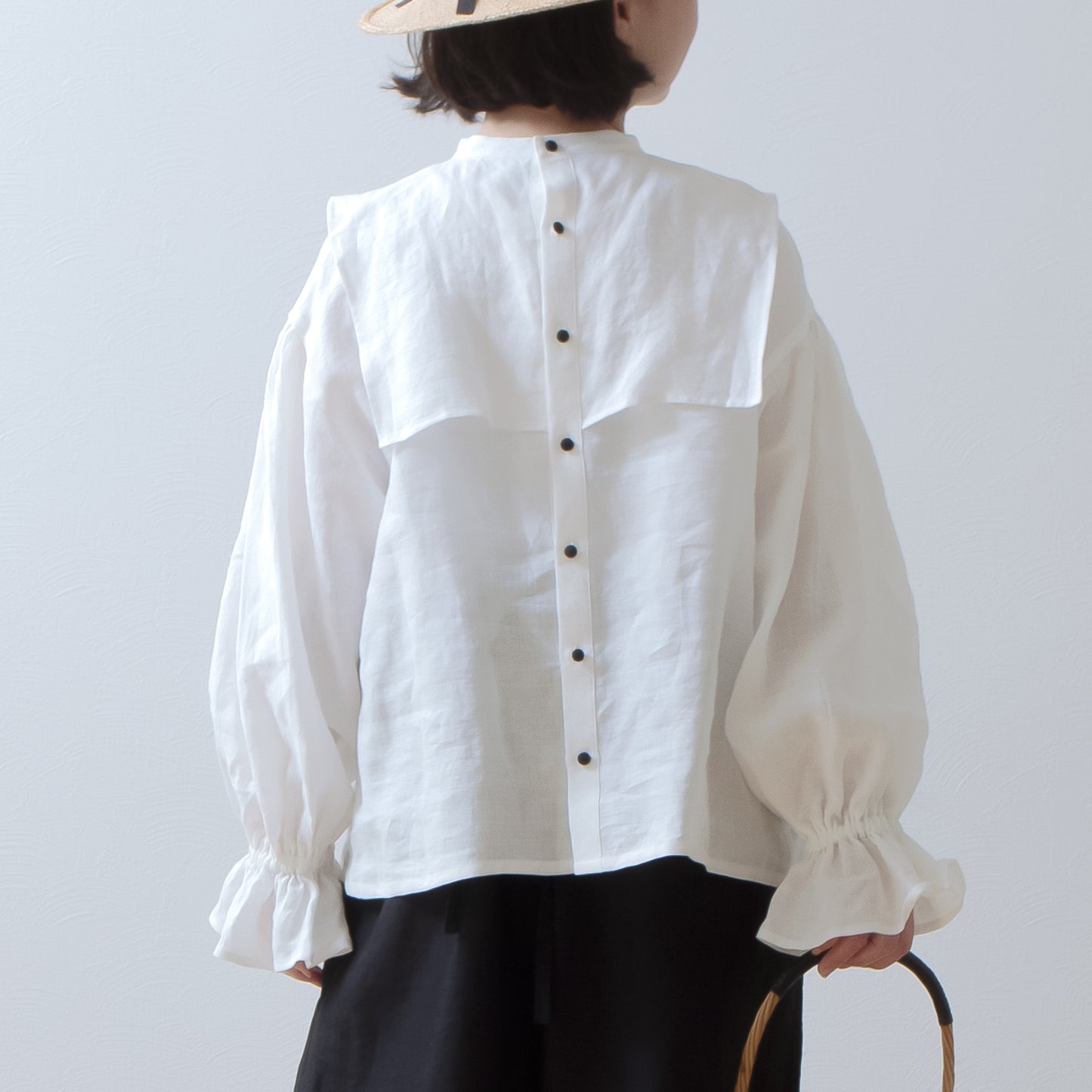 Yoke layer gathered sleeve linen blouse/off white