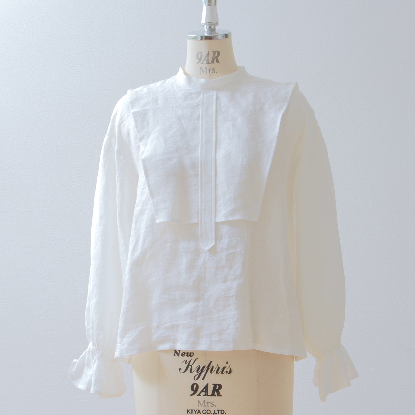 Yoke layer gathered sleeve linen blouse/off white