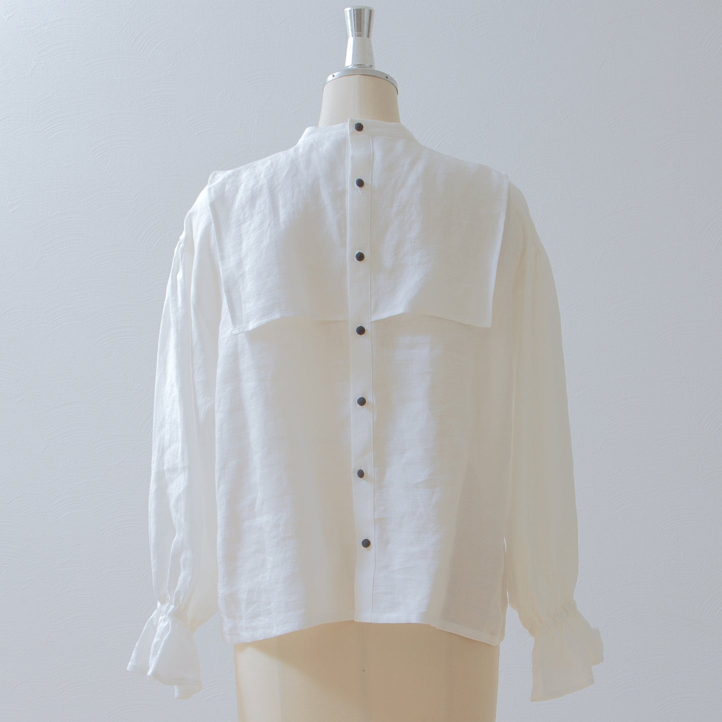 Yoke layer gathered sleeve linen blouse/off white