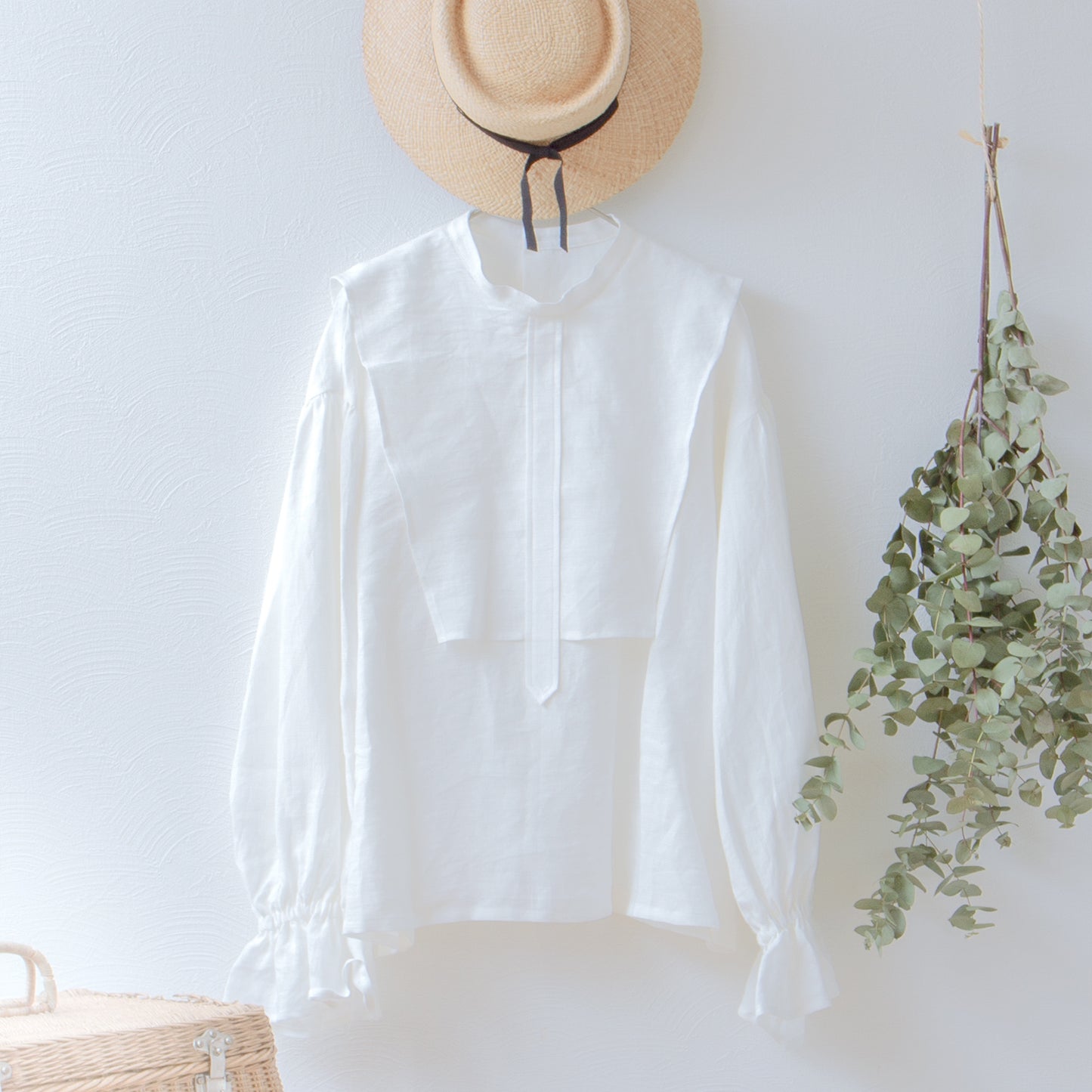 Yoke layer gathered sleeve linen blouse/off white