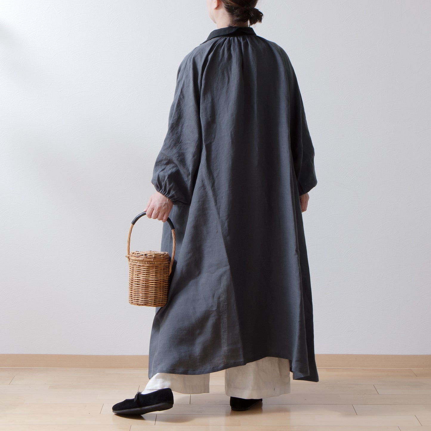 優雅可愛的法國亞麻 A 字形連身裙,配有牧師領、寬大的袖子和後蓋扣/灰色牧師