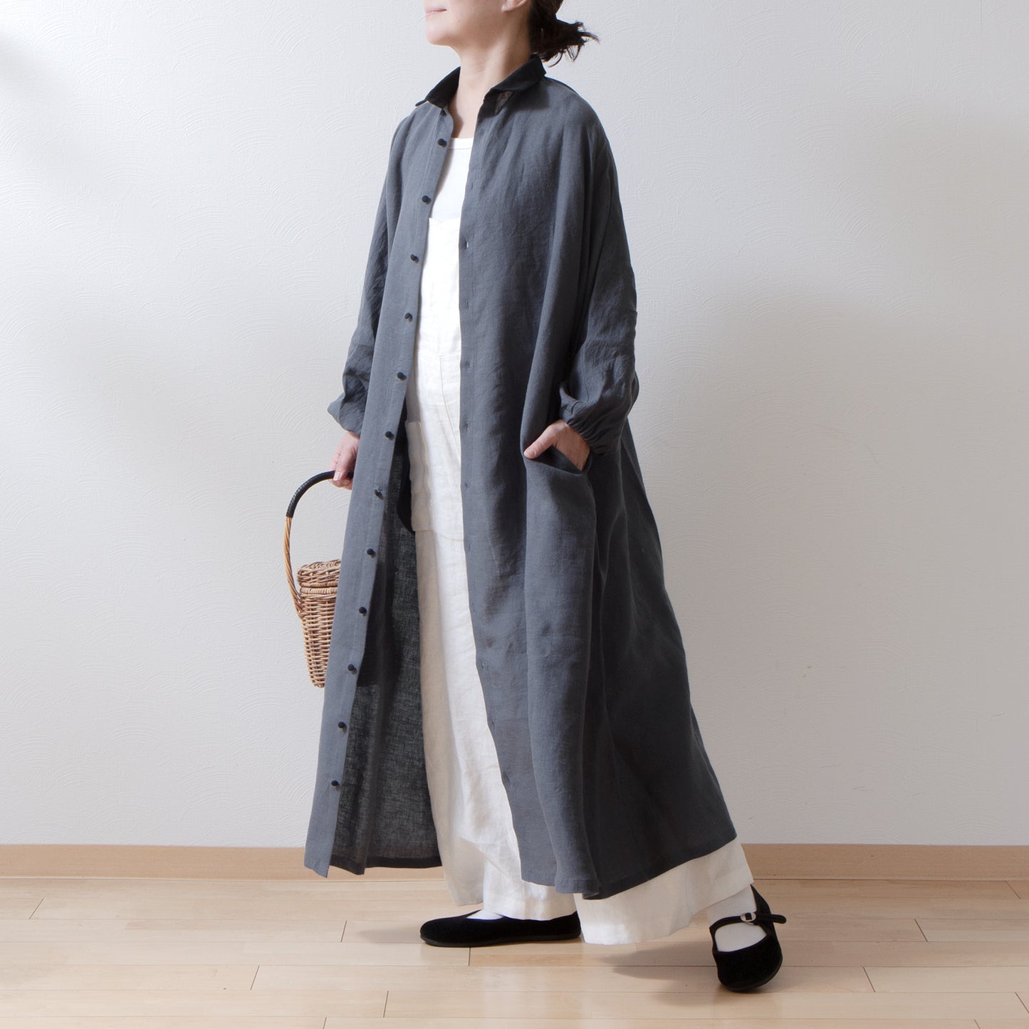 優雅可愛的法國亞麻 A 字形連身裙,配有牧師領、寬大的袖子和後蓋扣/灰色牧師