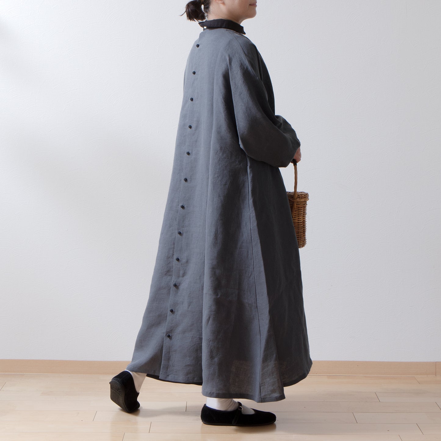 優雅可愛的法國亞麻 A 字形連身裙,配有牧師領、寬大的袖子和後蓋扣/灰色牧師