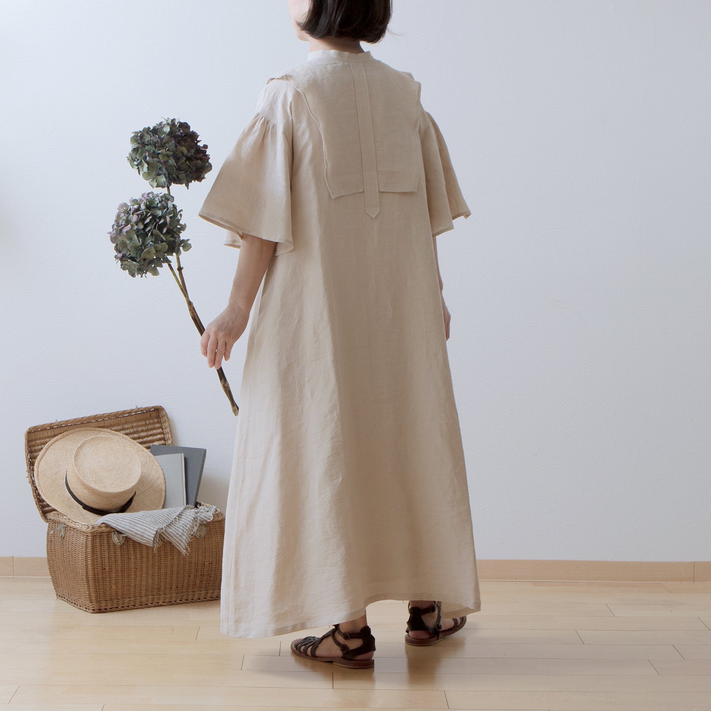 Yoke layer flare half sleeve linen dress / beige