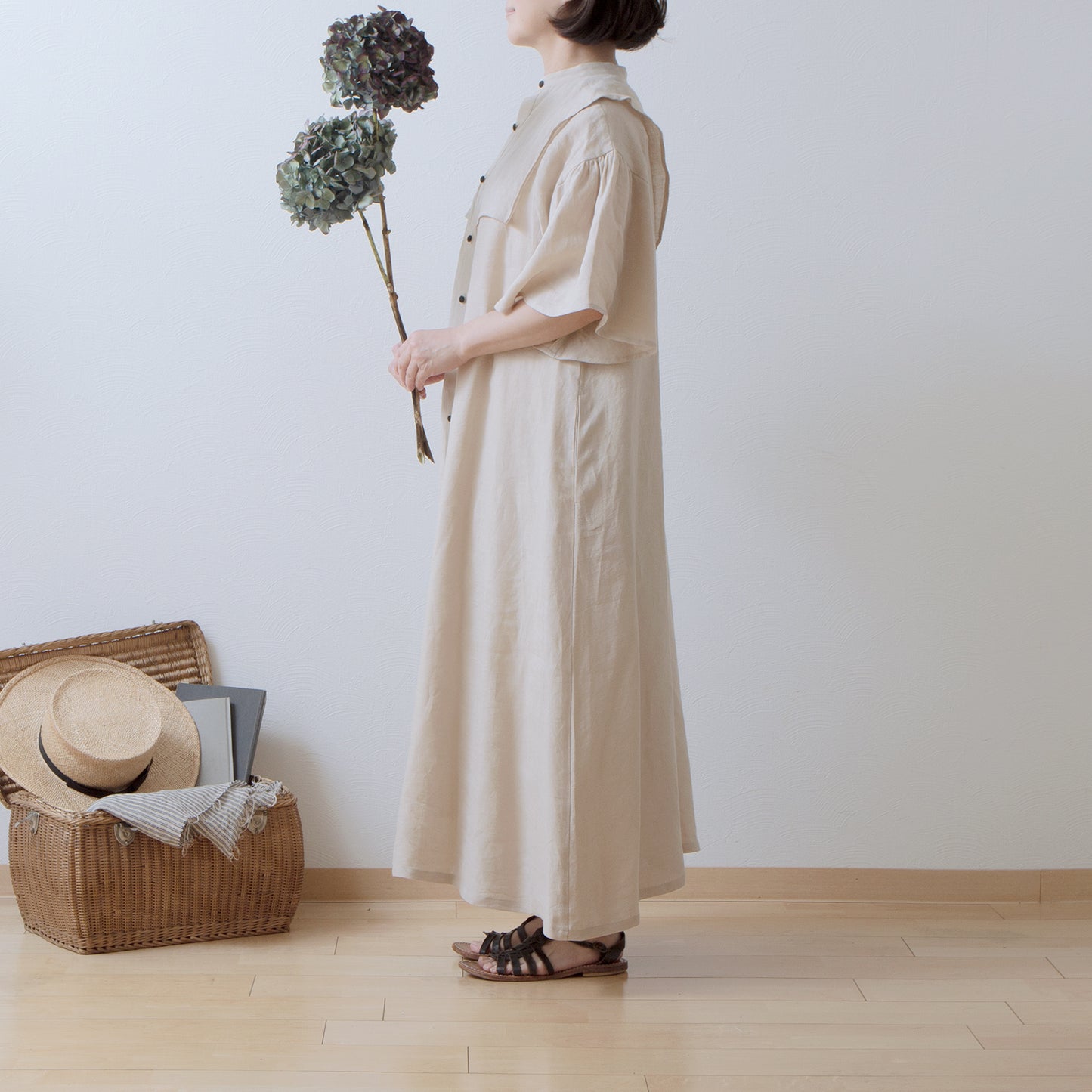Yoke layer flare half sleeve linen dress / beige