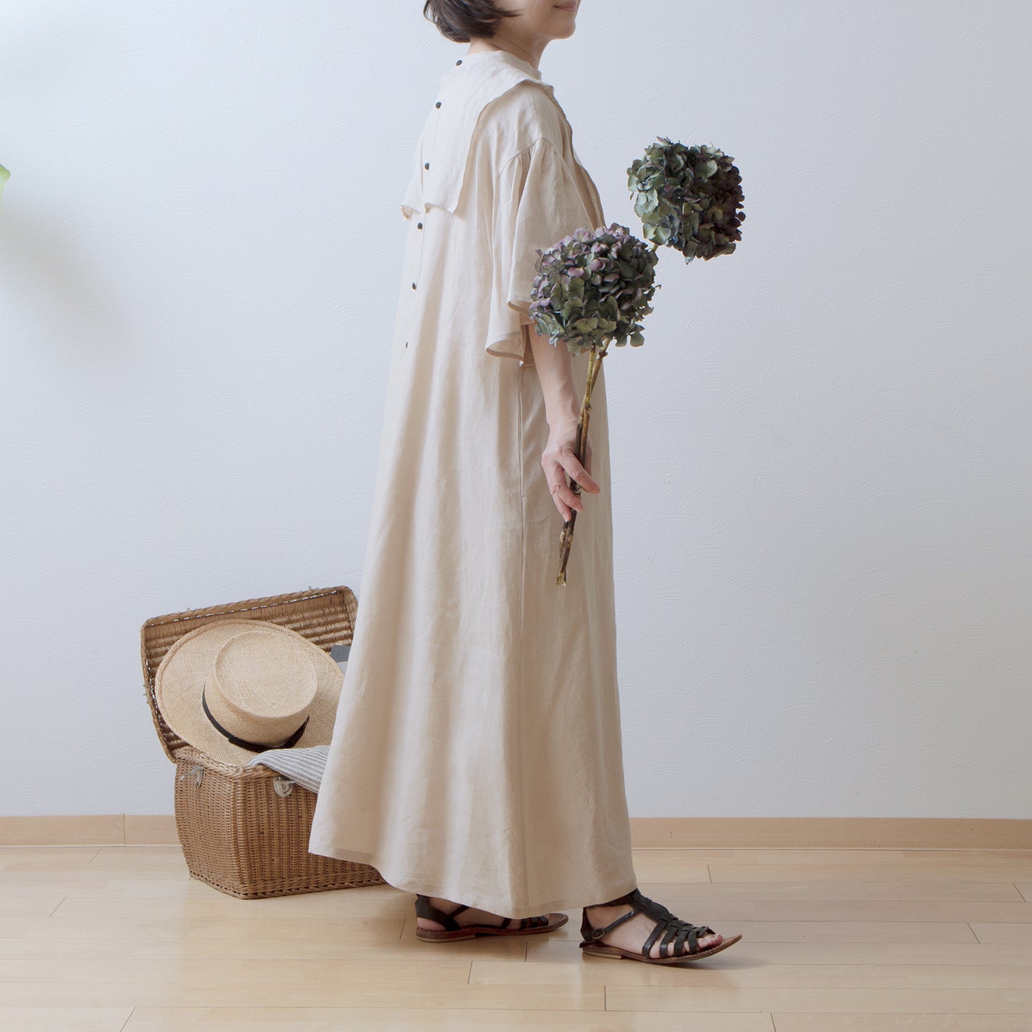 Yoke layer flare half sleeve linen dress / beige