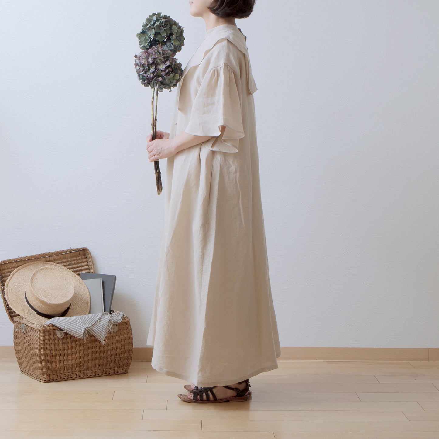 Yoke layer flare half sleeve linen dress / beige