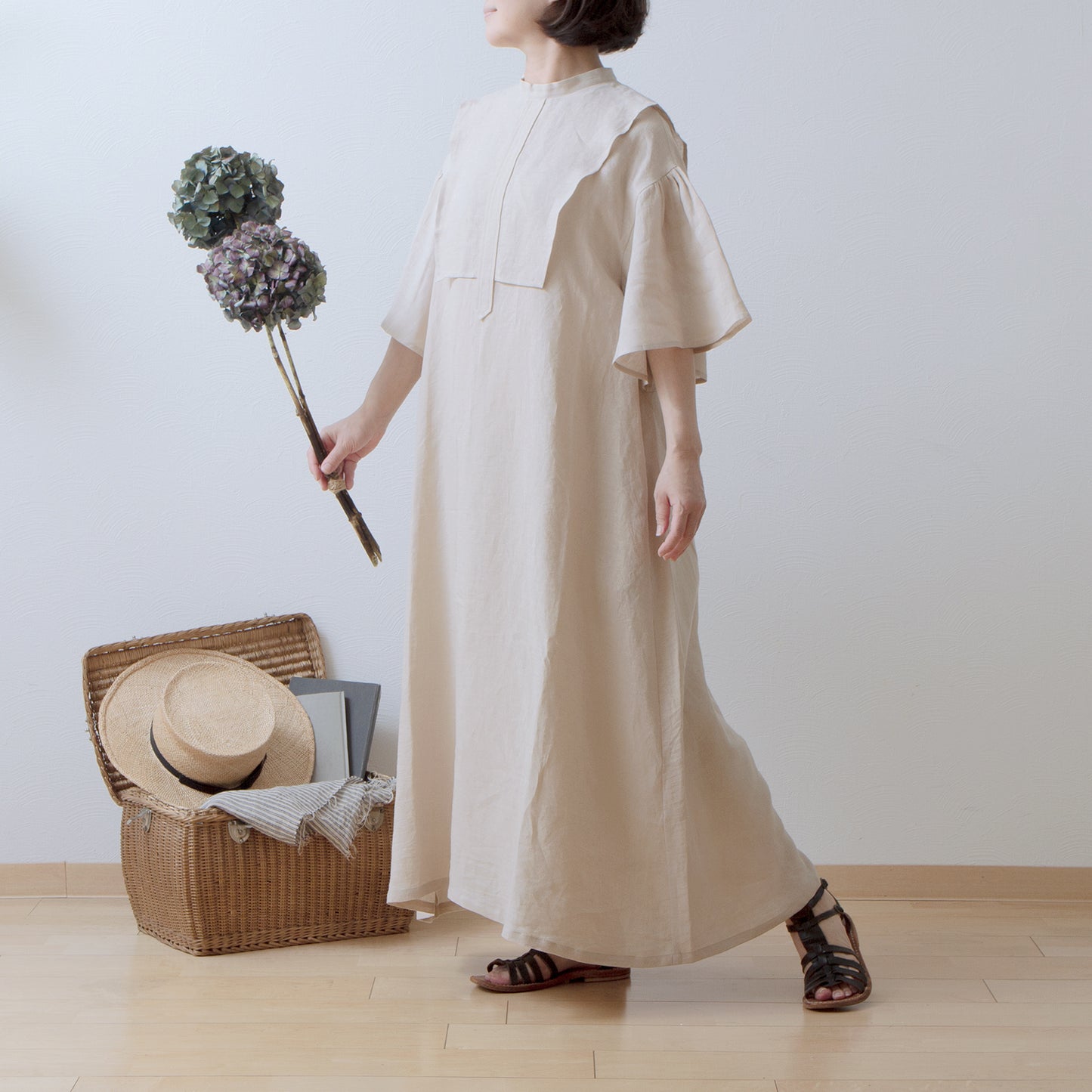 Yoke layer flare half sleeve linen dress / beige