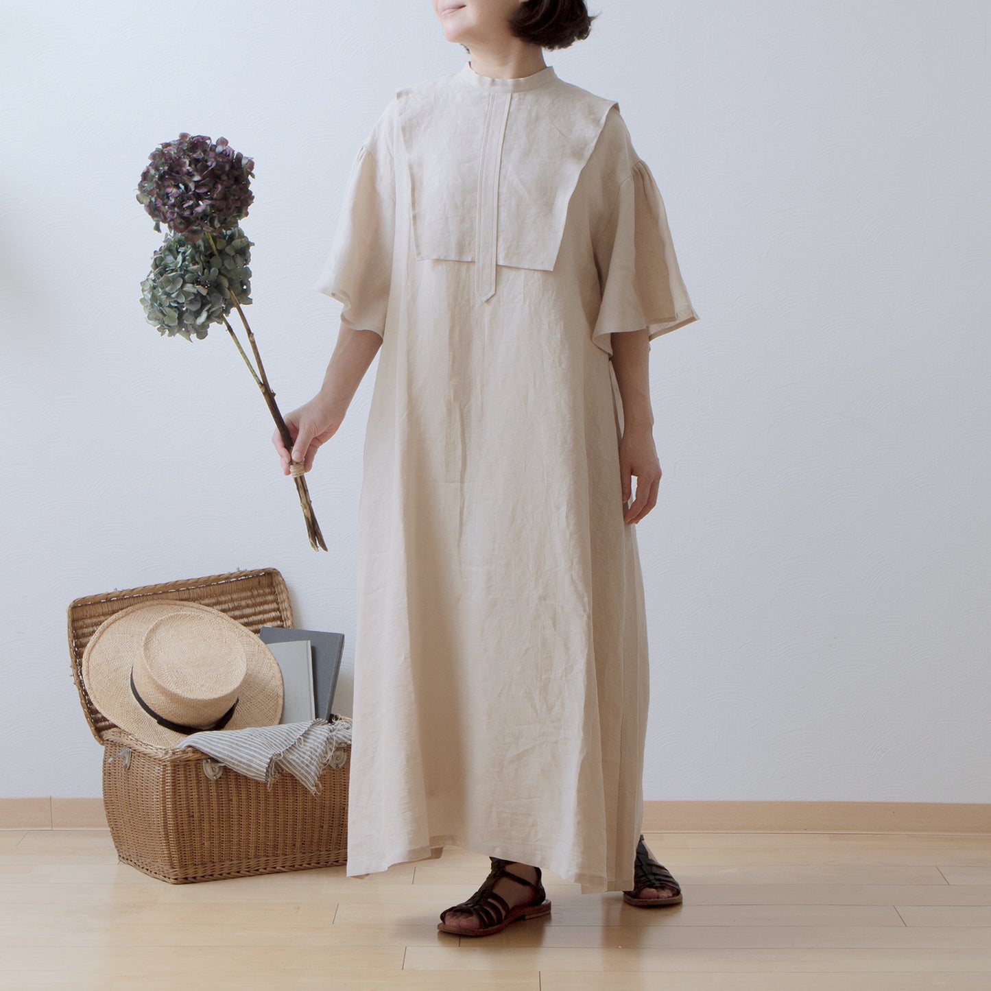 Yoke layer flare half sleeve linen dress / beige