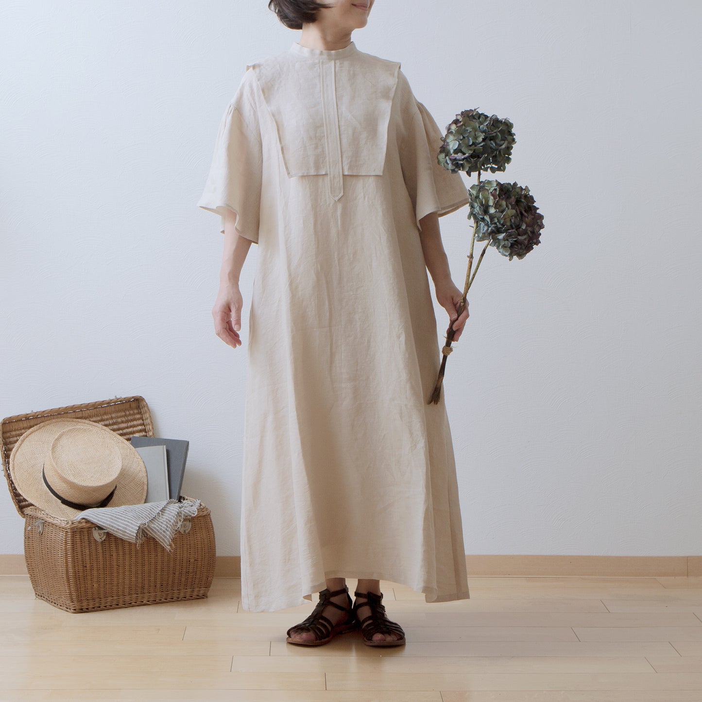 Yoke layer flare half sleeve linen dress / beige