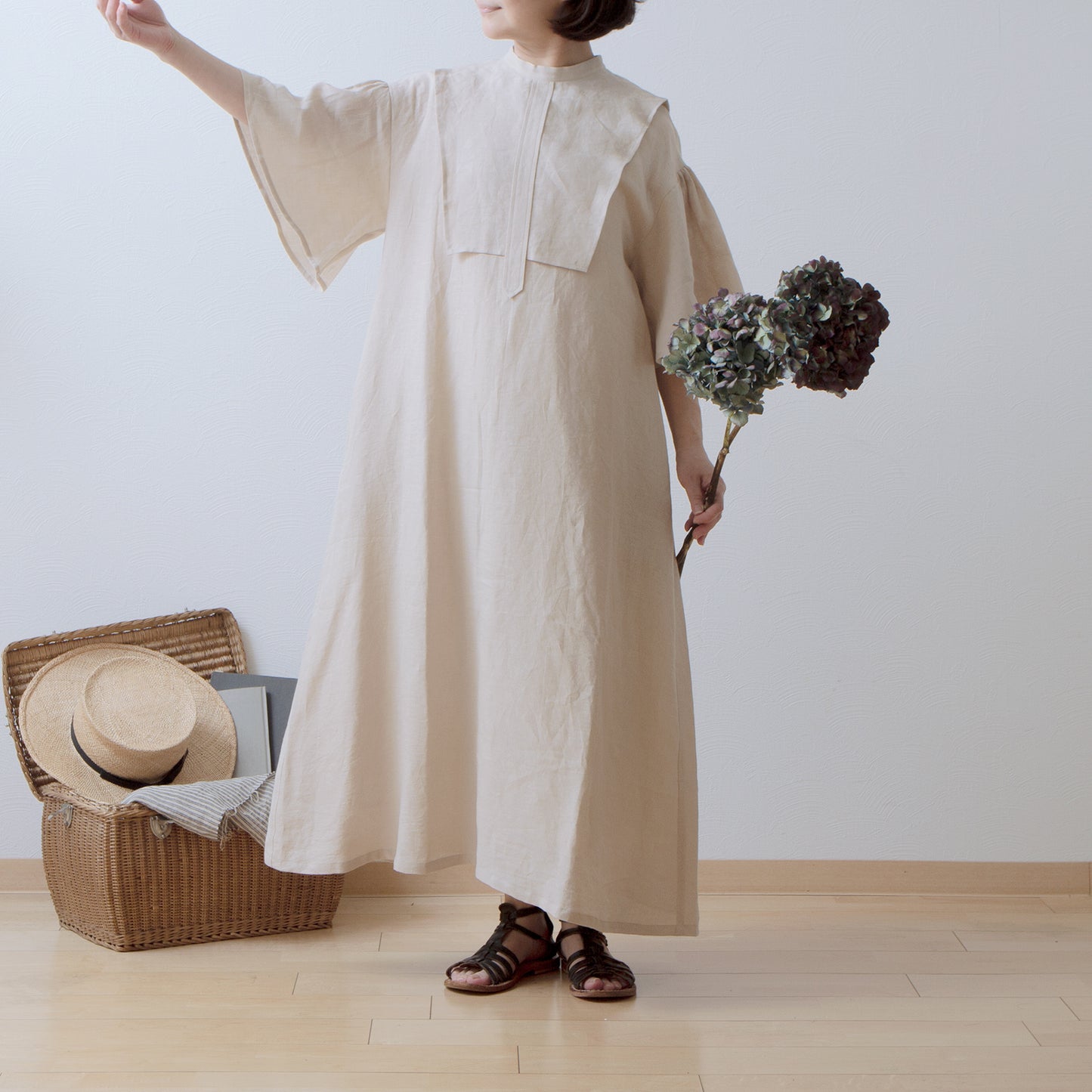 Yoke layer flare half sleeve linen dress / beige
