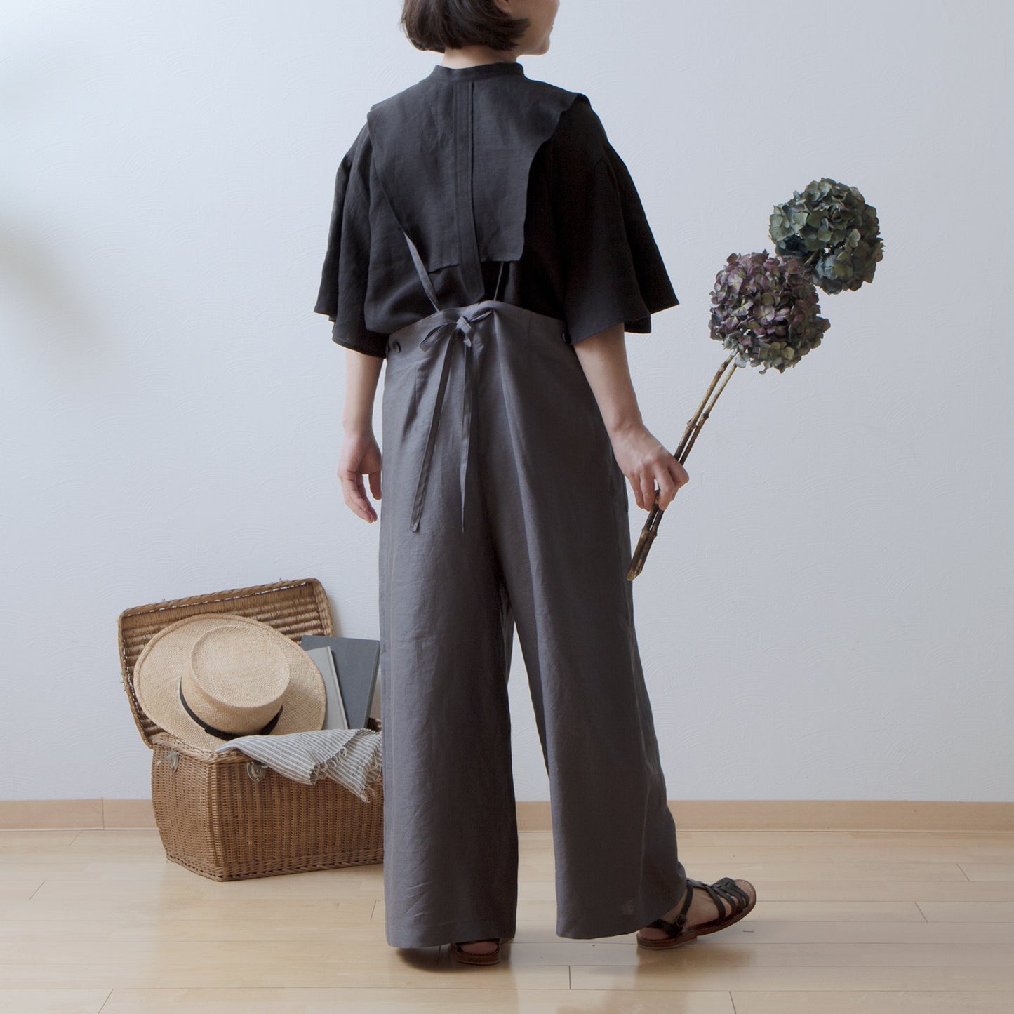 Yoke Layer Flare Half Sleeve Linen Blouse/Black