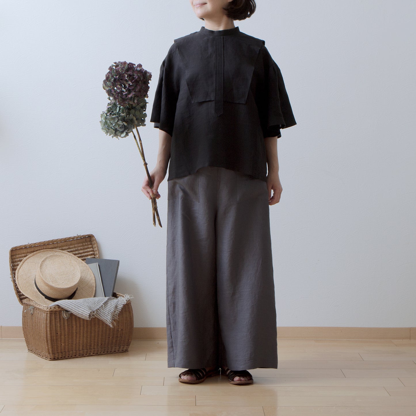 Yoke Layer Flare Half Sleeve Linen Blouse/Black