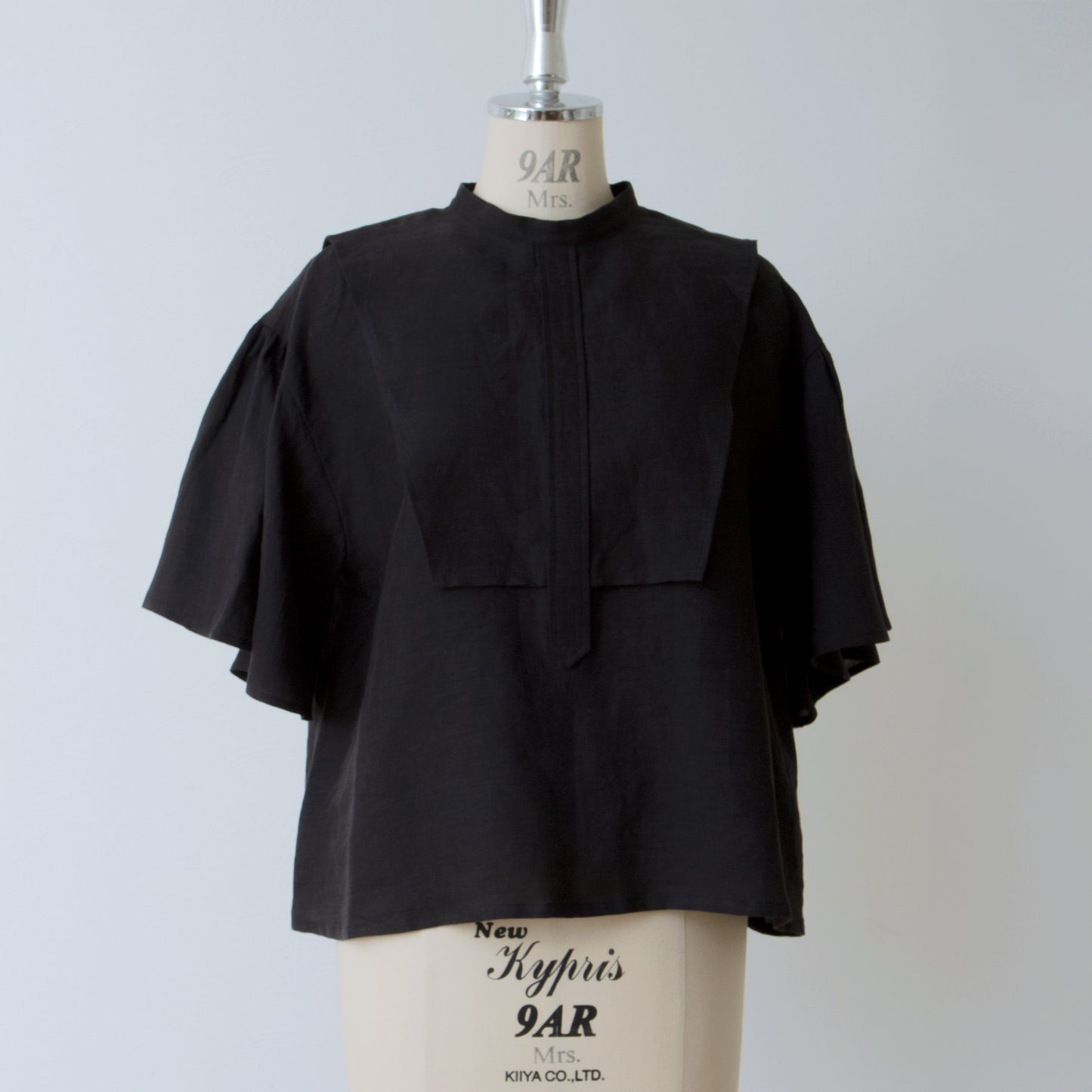 Yoke Layer Flare Half Sleeve Linen Blouse/Black