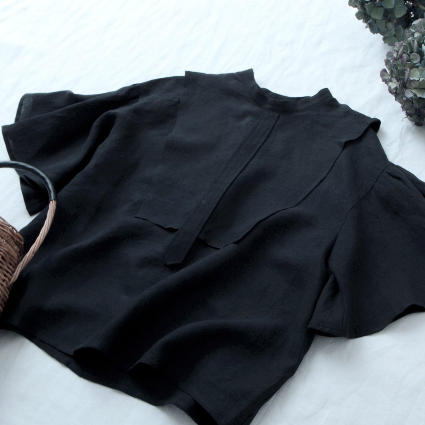 Yoke Layer Flare Half Sleeve Linen Blouse/Black