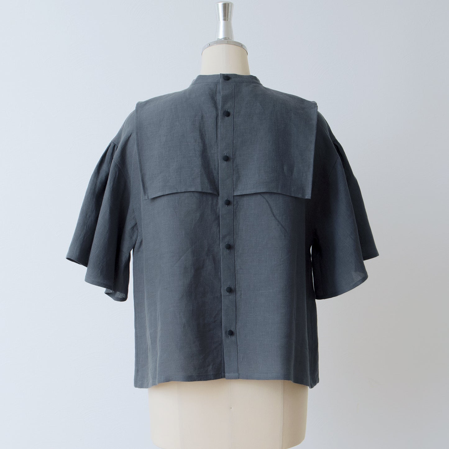 Yoke layer flare half sleeve linen blouse/gray