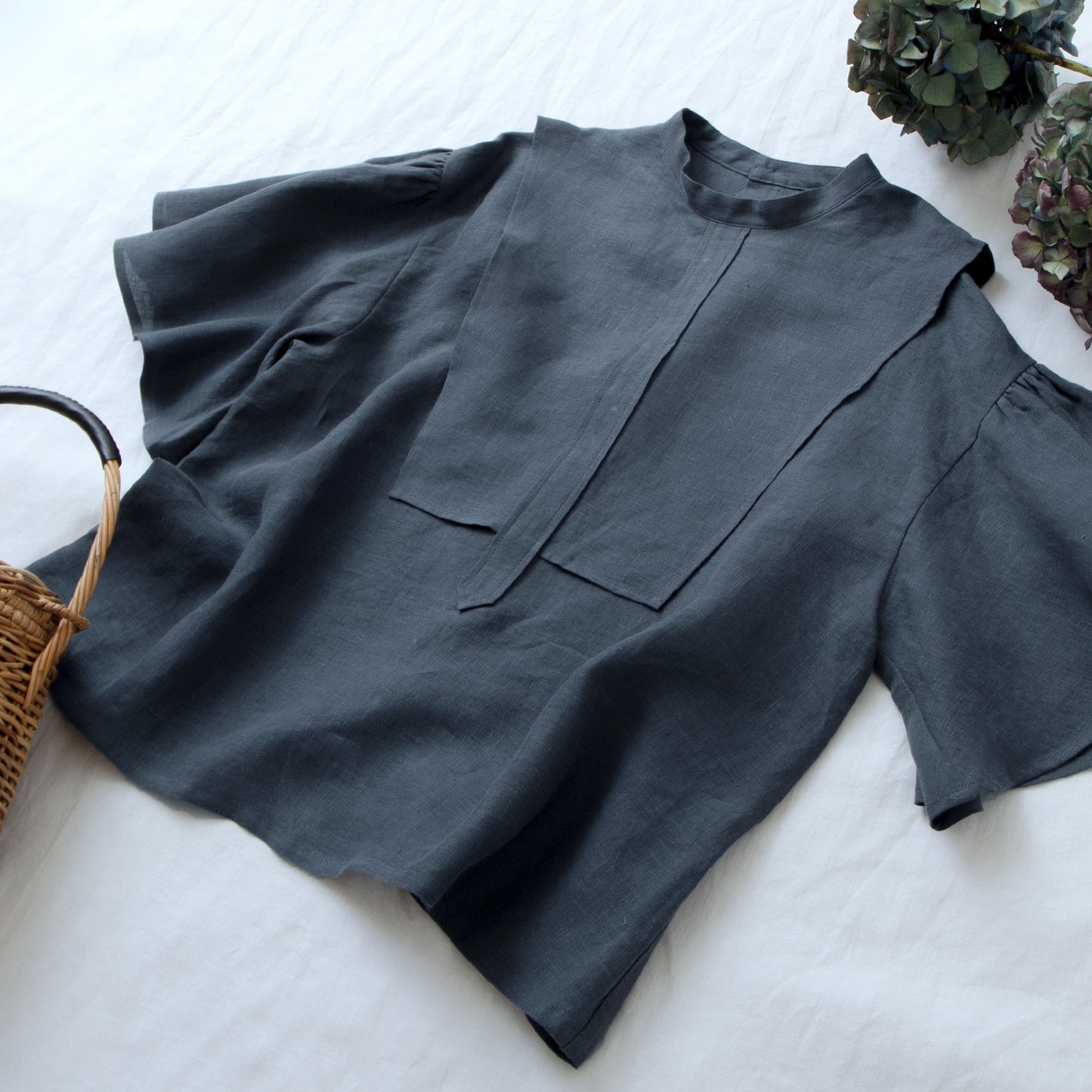 Yoke layer flare half sleeve linen blouse/gray