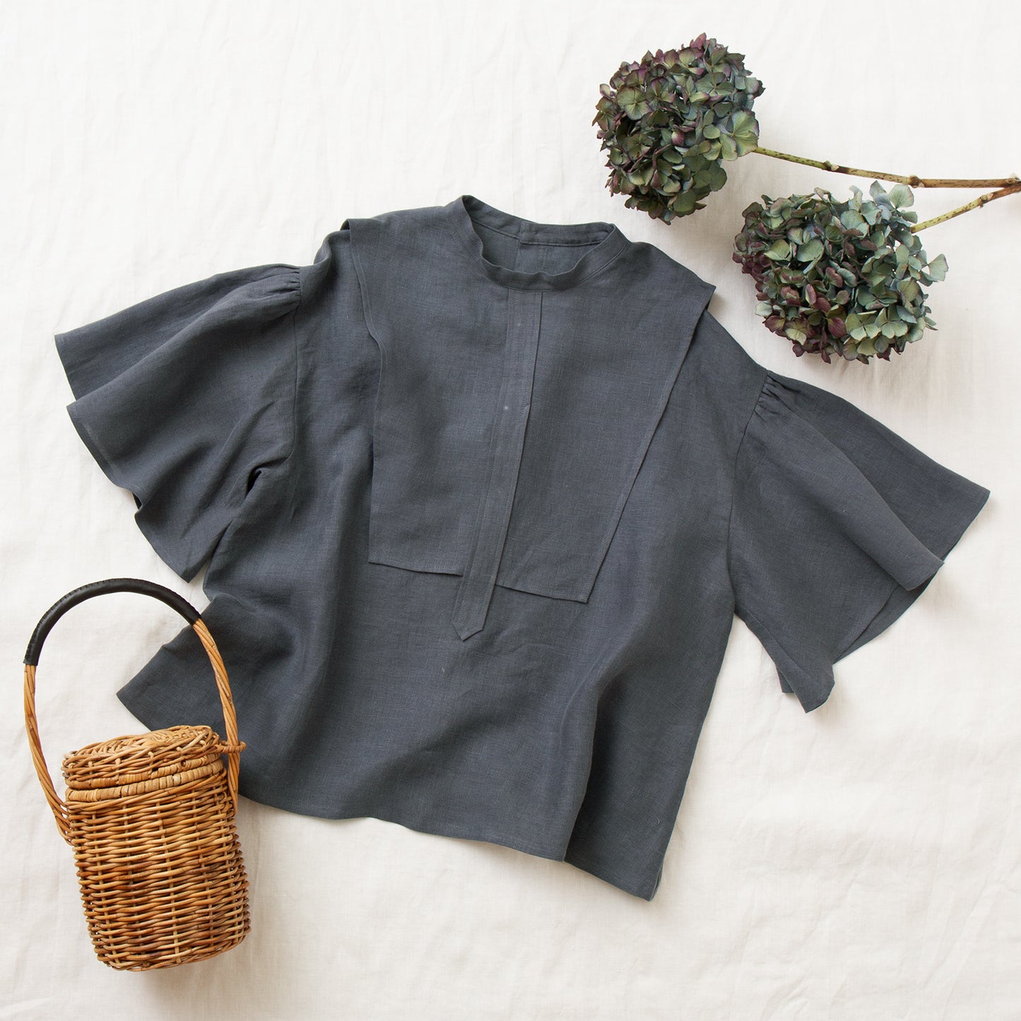 Yoke layer flare half sleeve linen blouse/gray
