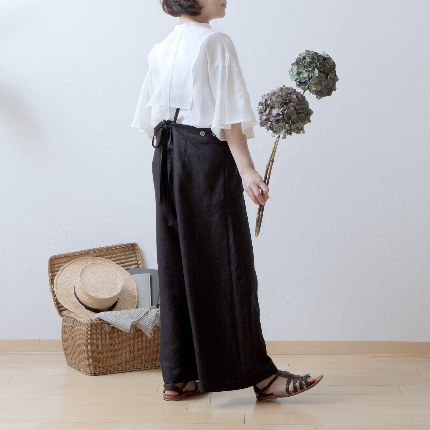 Yoke layer flare half sleeve linen blouse/off white