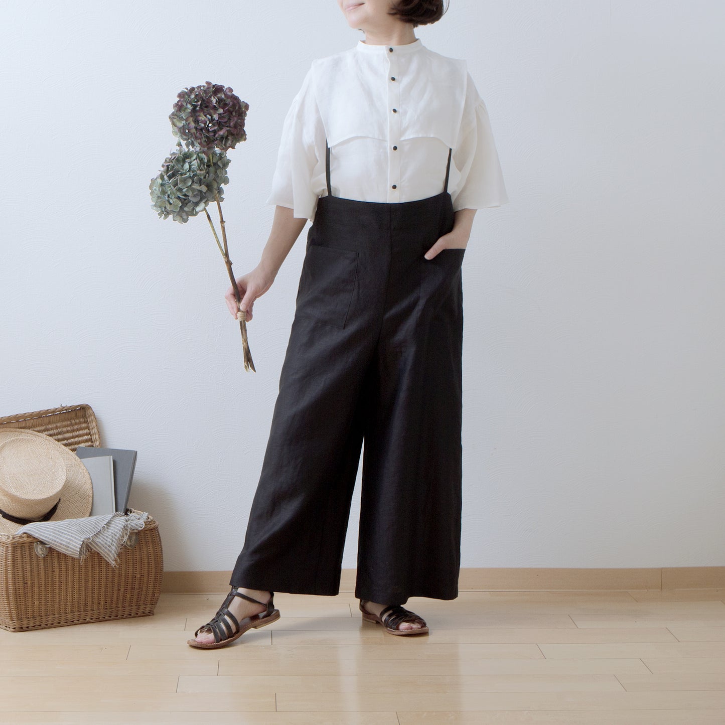 Yoke layer flare half sleeve linen blouse/off white