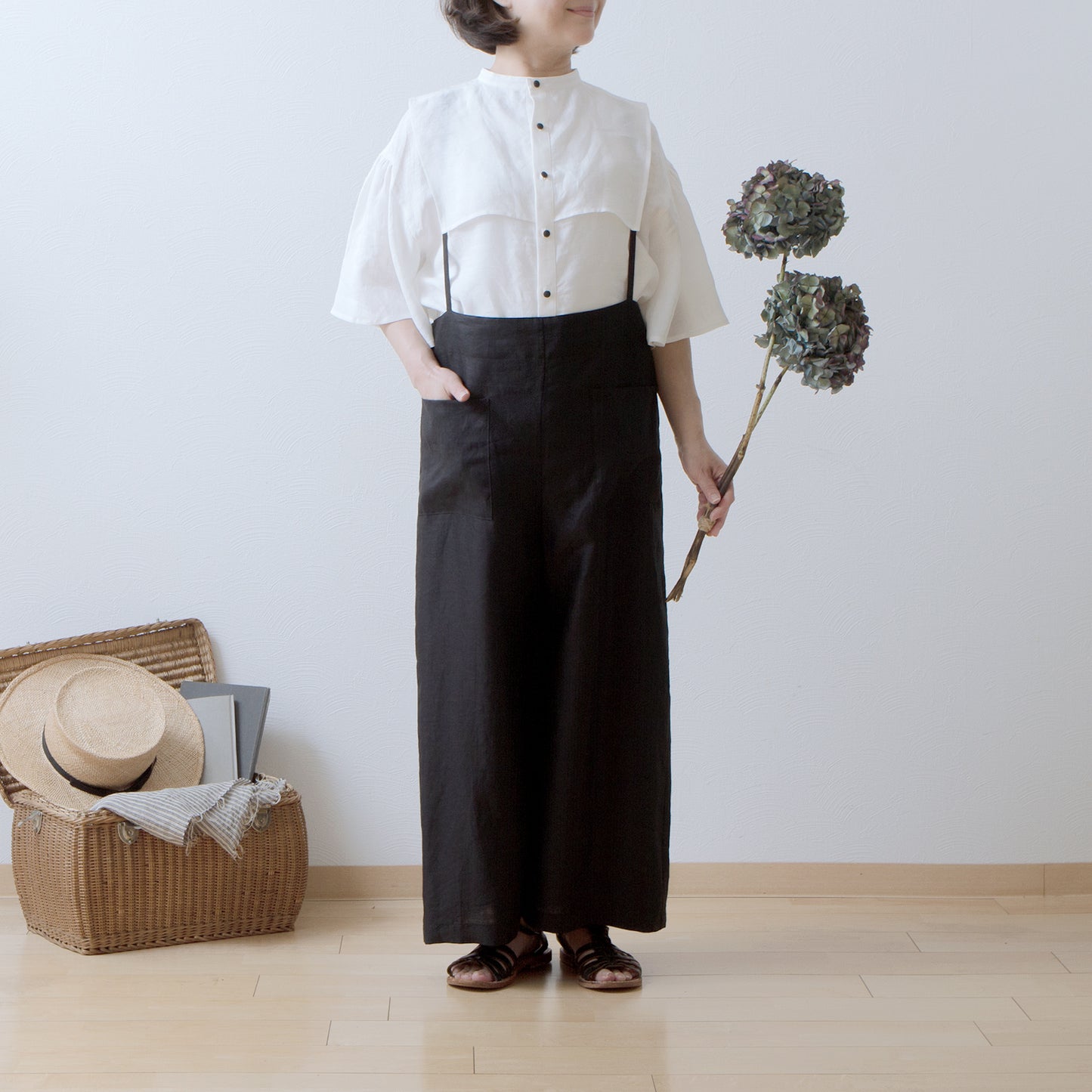 Yoke layer flare half sleeve linen blouse/off white