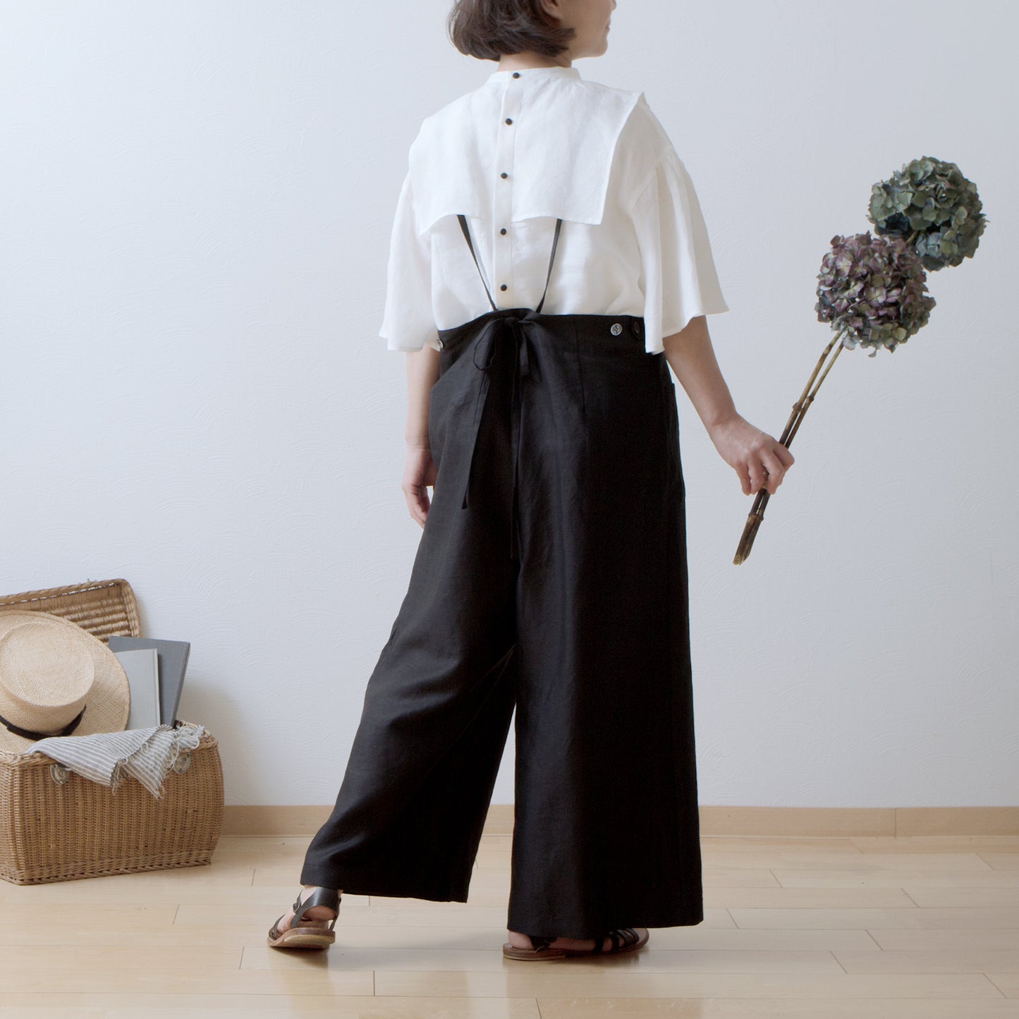 Yoke layer flare half sleeve linen blouse/off white