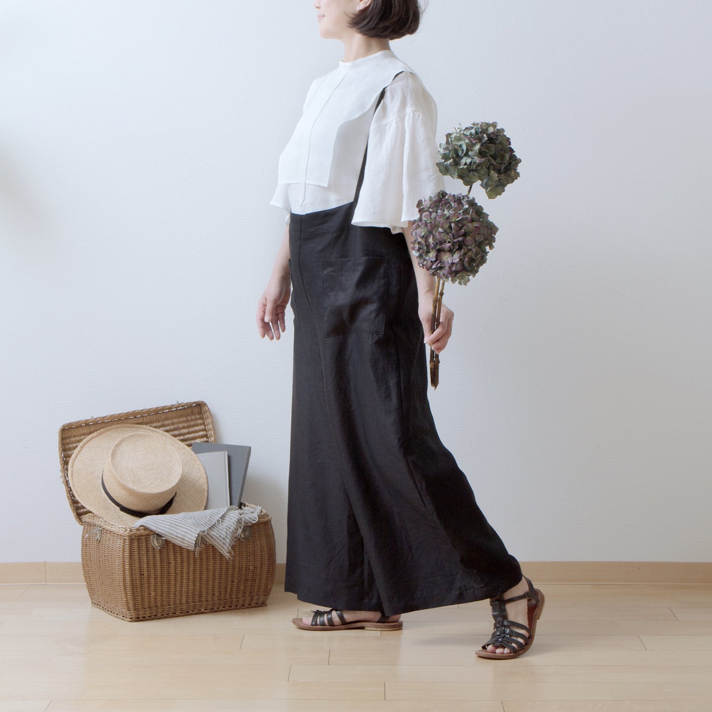 Yoke layer flare half sleeve linen blouse/off white