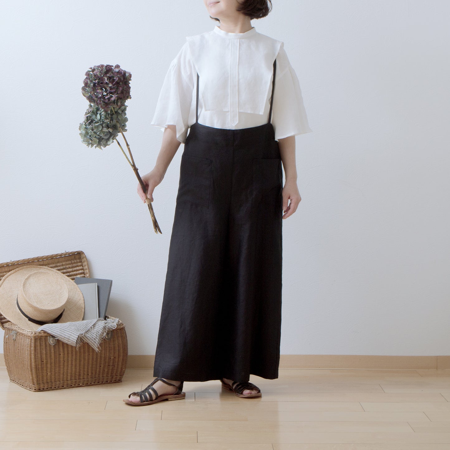 Yoke layer flare half sleeve linen blouse/off white