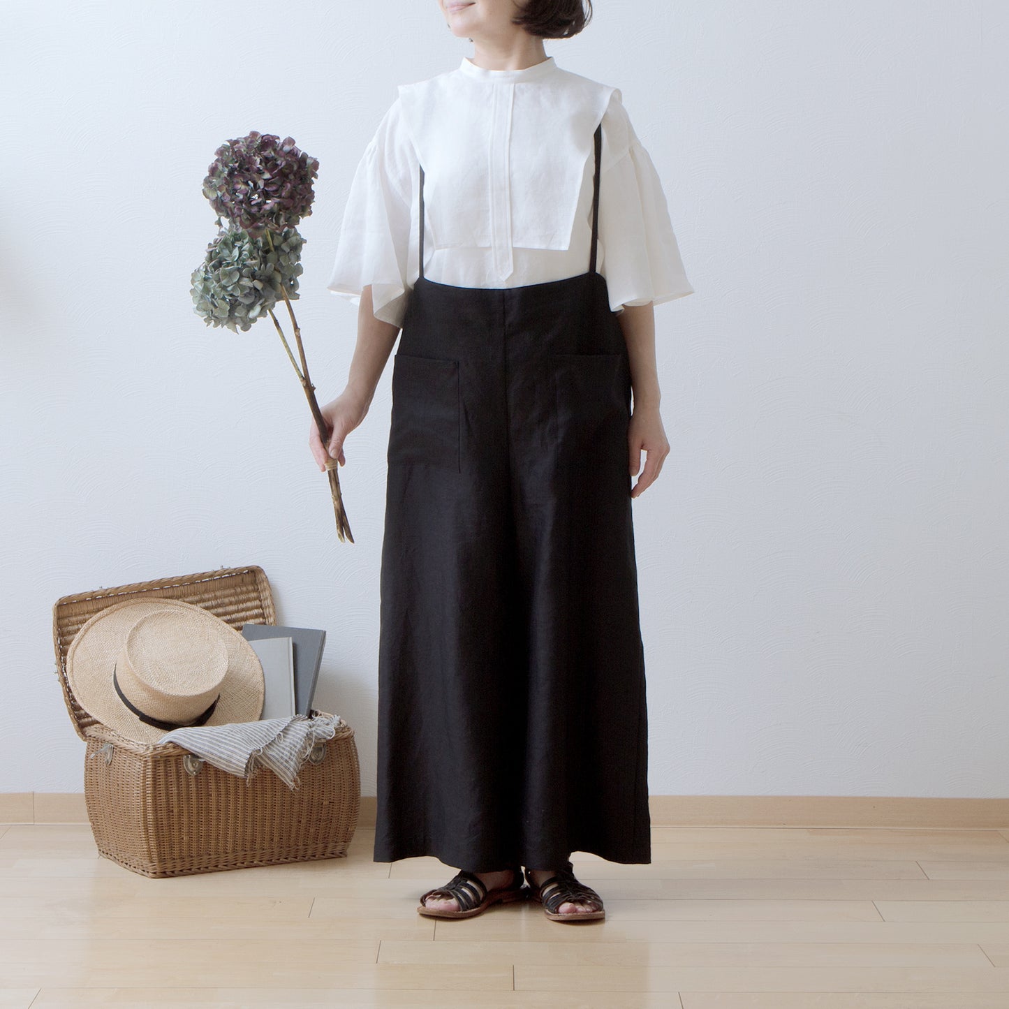 Yoke layer flare half sleeve linen blouse/off white